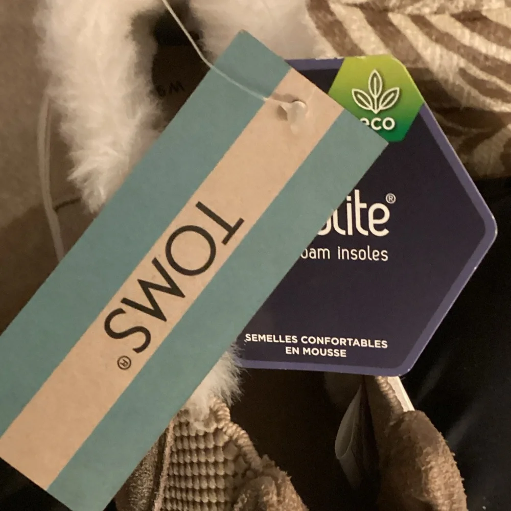 NEW! Toms women’s Suede Slip-On Sneakers faux fur lined - Picture 5 of 7